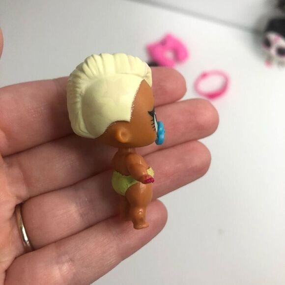 l.o.l. surprise doll pet lil sister pink mask neck pillow as is - Picture 8 of 9